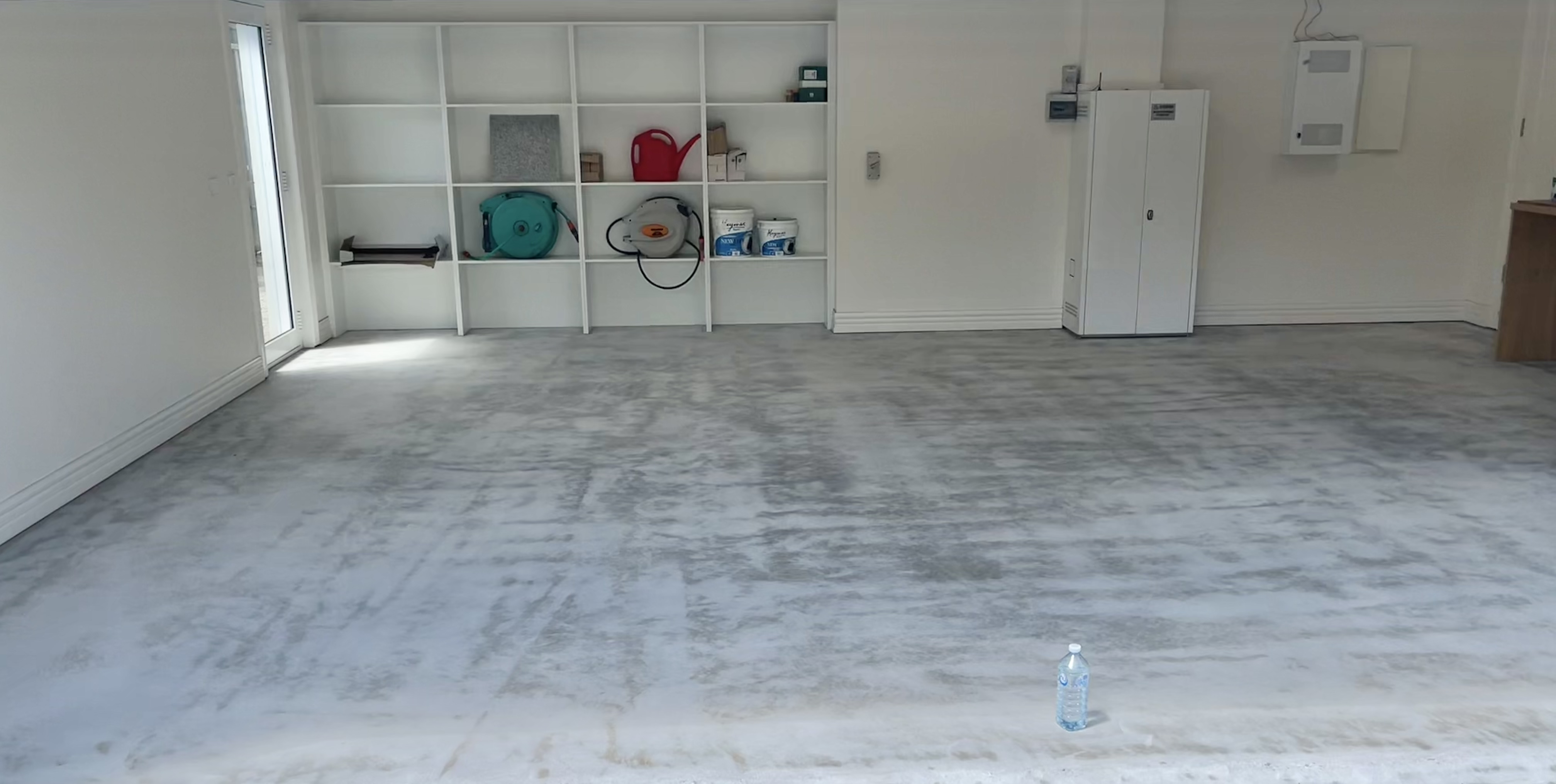 Garage after epoxy coating with flakes