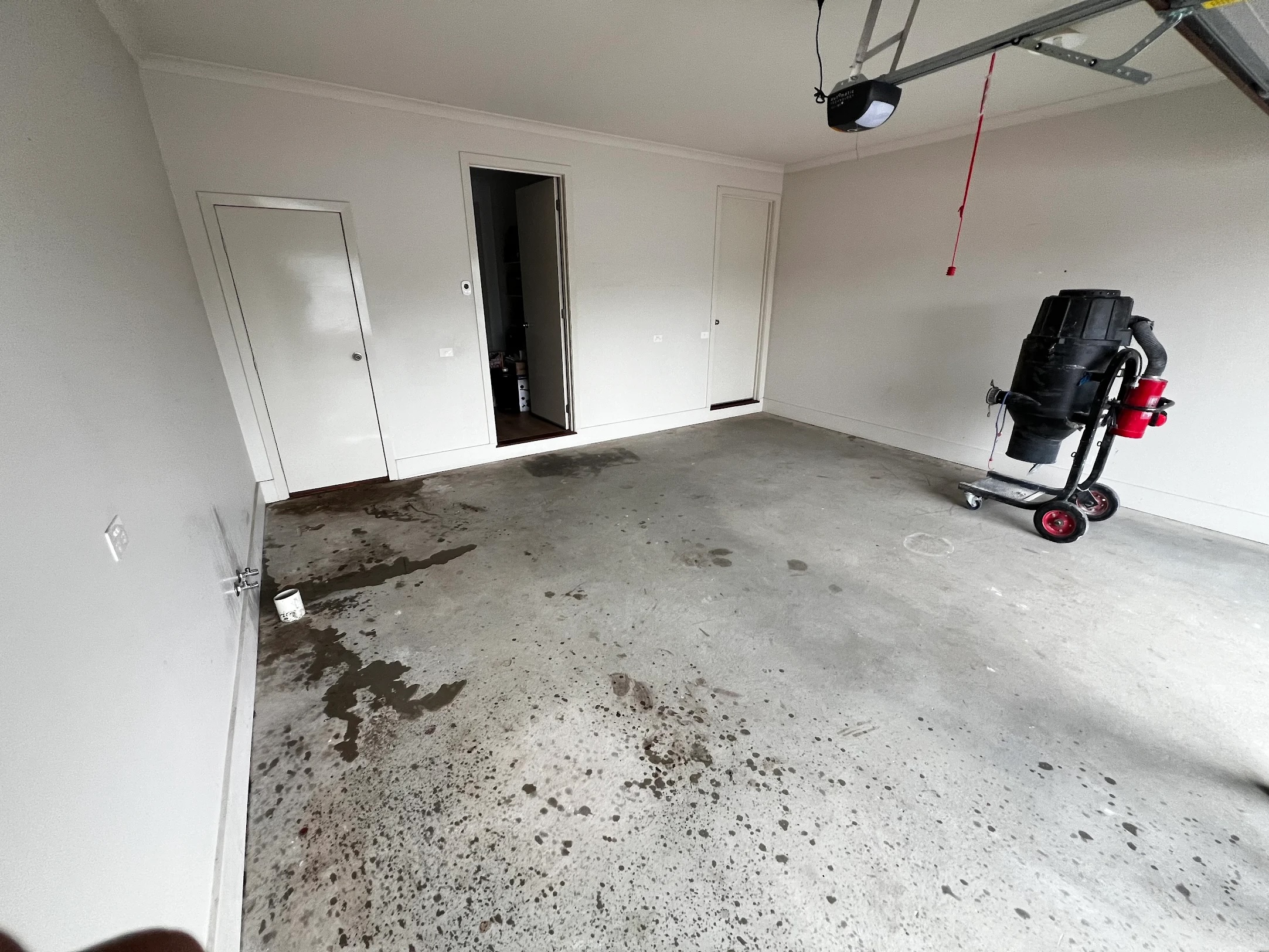 Garage after epoxy coating with flakes